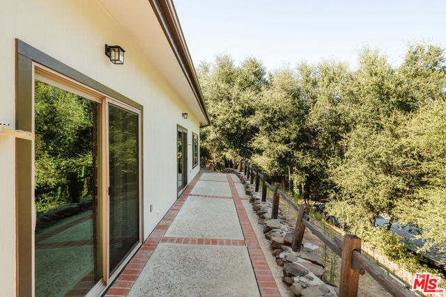1289 Old Topanga Canyon Road, Topanga CA: https://media.crmls.org/mediaz/b652746f-8d5d-42e7-af5f-acb26d4a1ba8.jpg