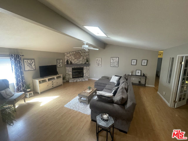 5001 W Florida Avenue, Hemet CA: https://media.crmls.org/mediaz/b652e72a-88af-41ed-86ec-8ca04540bab5.jpg