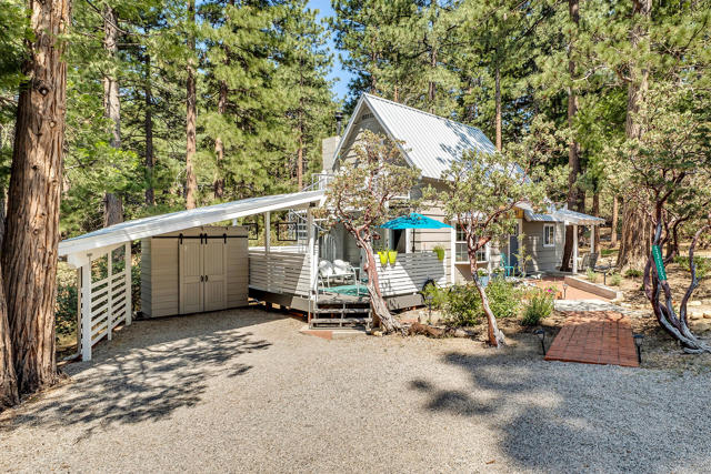 53125 Overlook Drive, Idyllwild CA: https://media.crmls.org/mediaz/b6537149-2771-4e04-8dfb-5d2a6fd19063.jpg