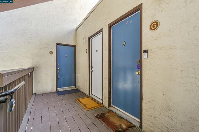 2200 Laguna Cir, Concord CA: https://media.crmls.org/mediaz/b6539dd7-0880-40b6-8b37-ea108730b3b7.jpg