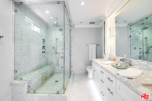 8407 Skyline Drive, Los Angeles CA: https://media.crmls.org/mediaz/b653a10c-ffa9-4100-bf35-c0ea45d6ef09.jpg