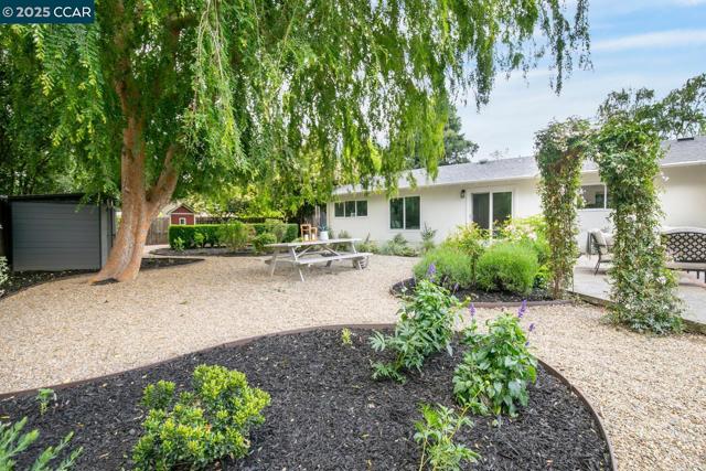 3115 Ebano Dr, Walnut Creek CA: https://media.crmls.org/mediaz/b653d62f-e7ec-418a-8052-a56281f08048.jpg