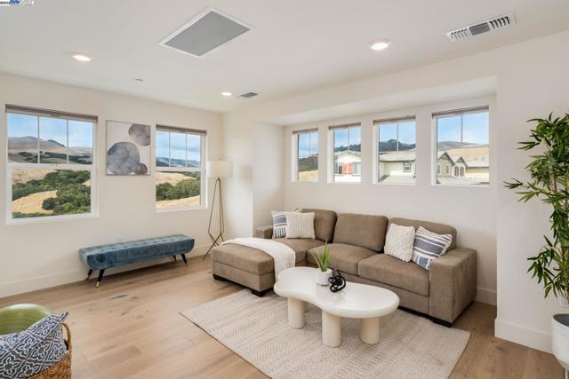 61109 Via Vicenza, San Ramon CA: https://media.crmls.org/mediaz/b65403b5-940a-4793-b80c-011125e967cf.jpg