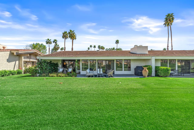 44841 Desert Horizons Drive, Indian Wells CA: https://media.crmls.org/mediaz/b6543456-7b33-4754-acf0-58cb2a6d38f1.jpg