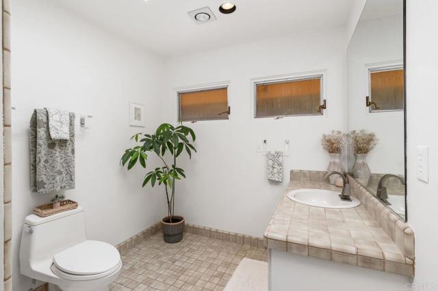 Detail Gallery Image 29 of 60 For 1859 Zapo St, Del Mar,  CA 92014 - 5 Beds | 4/1 Baths