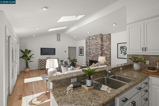 1023 White Gate Rd, Alamo CA: https://media.crmls.org/mediaz/b65453b0-8a10-4afa-8186-544b28154a9e.jpg