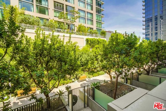 1155 S Grand Avenue, Los Angeles CA: https://media.crmls.org/mediaz/b655000d-168b-4513-8b90-71d39c2a96f3.jpg