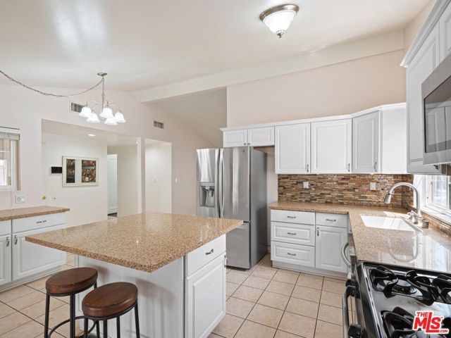 18717 Kimbrough Street, Canyon Country CA: https://media.crmls.org/mediaz/b655126c-de85-416a-bf4f-b57dc99a0a0b.jpg