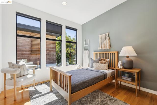 2010 9th St, Berkeley CA: https://media.crmls.org/mediaz/b6556ce7-2bd7-486b-a882-5e88cc937c7e.jpg