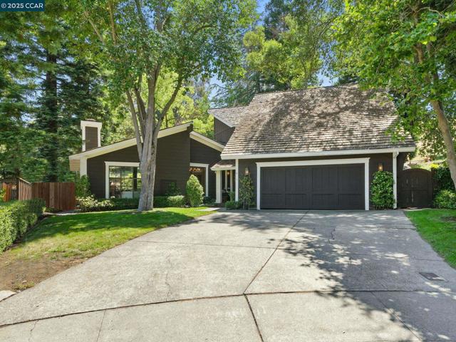 66 Ambleside Court, Danville CA: https://media.crmls.org/mediaz/b6557dc3-f8c0-414e-b4e5-1e45b2116495.jpg