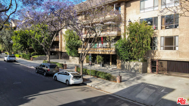 1124 N Kings Road, West Hollywood CA: https://media.crmls.org/mediaz/b65582f0-763a-4c4b-9b8e-31c830d19ff0.jpg
