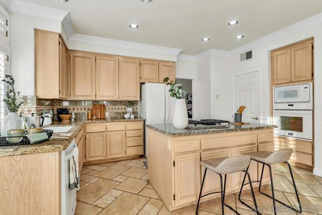 45703 Calle Ayora, Temecula CA: https://media.crmls.org/mediaz/b6567e4a-fd81-4e39-b1ff-8c722664b7c1.jpg