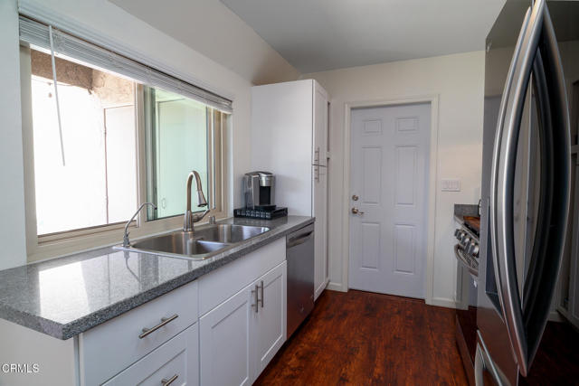 1501 Raccoon Court, Ventura CA: https://media.crmls.org/mediaz/b656fffc-34d1-42f0-8032-1065f5e941df.jpg
