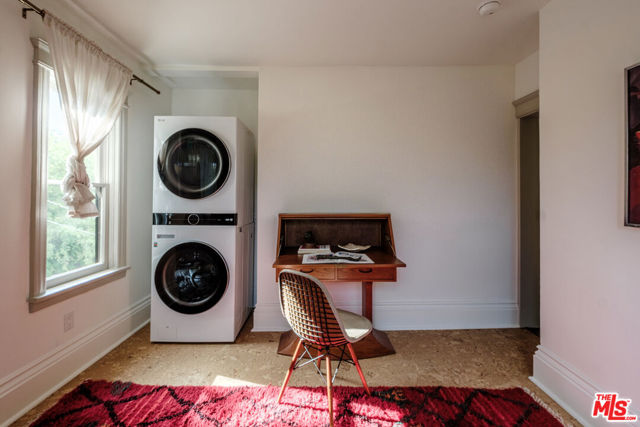 116 Roselawn Place, Los Angeles CA: https://media.crmls.org/mediaz/b657bfc3-3b46-41af-8ff0-02aece7d8402.jpg