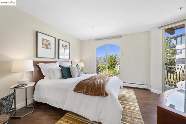 5405 Carlton St, Oakland CA: https://media.crmls.org/mediaz/b65942da-3314-4c4a-9db7-0578403c382e.jpg