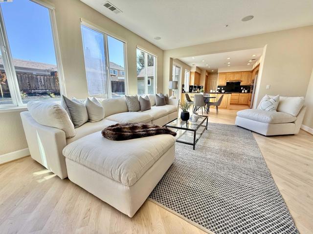 752 Barleta Ln, Livermore CA: https://media.crmls.org/mediaz/b65943fc-4198-4f57-872d-7bc0bab1bf47.jpg