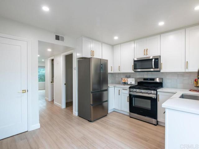 Detail Gallery Image 9 of 37 For 2525 Jefferson St #B,  Carlsbad,  CA 92008 - 2 Beds | 1/1 Baths