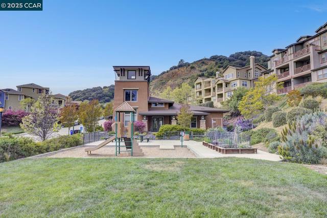 6130 Old Quarry Loop, Oakland CA: https://media.crmls.org/mediaz/b6597ca2-7855-475c-99c7-ca1b27f88690.jpg