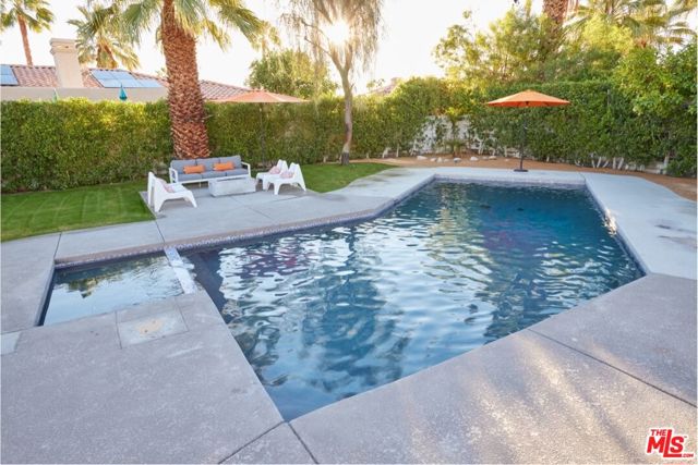 2291 E Calle Papagayo, Palm Springs CA: https://media.crmls.org/mediaz/b659edbc-9b53-4645-88fc-0238959d6d81.jpg