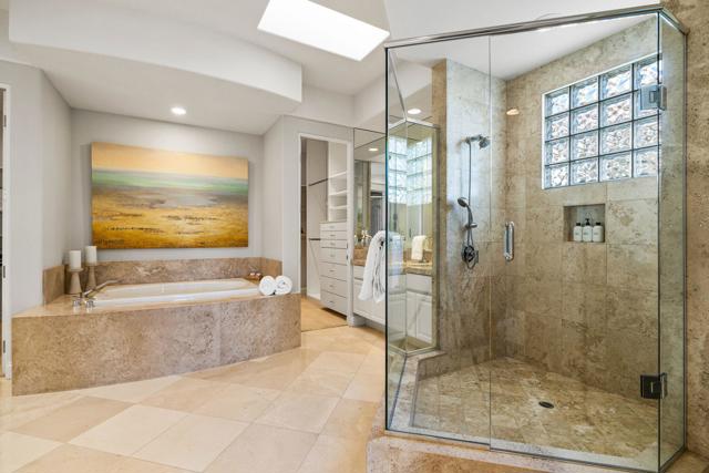 49606 Montana Way, La Quinta CA: https://media.crmls.org/mediaz/b65a3f8a-777f-4676-86c1-2bb5576042fa.jpg