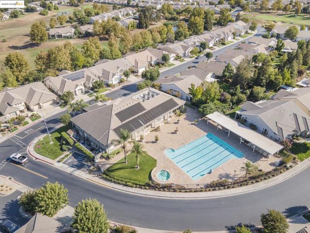 452 Tayberry Ln, Brentwood CA: https://media.crmls.org/mediaz/b65a64f5-c43d-4dca-ada1-3ec3cb72a089.jpg