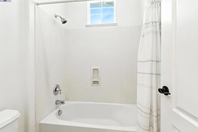 3909 Danbury Way, Fairfield CA: https://media.crmls.org/mediaz/b65ae7c2-55ca-4d3d-b47f-1fa5a817aa8b.jpg