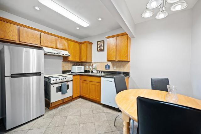 441 W Macarthur Boulevard, Oakland CA: https://media.crmls.org/mediaz/b65b452c-4c03-416c-b1c8-79c4fdeec59c.jpg