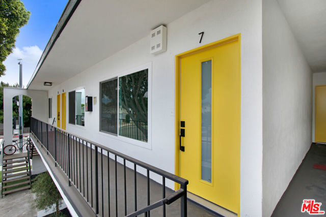 Image 9 of 23 For 2626 Cloverfield Boulevard