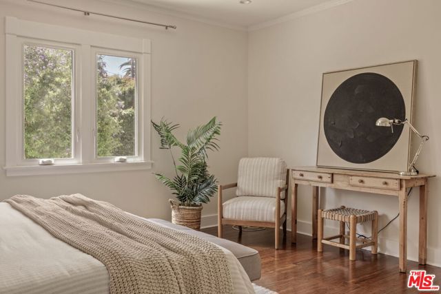 571 N Cahuenga Boulevard, Los Angeles CA: https://media.crmls.org/mediaz/b65c7063-7961-496e-95f8-9ee69c581011.jpg