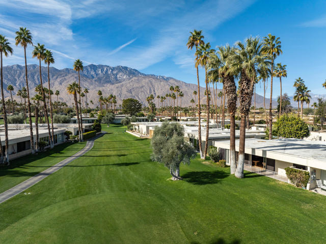209 Desert Lakes Drive, Palm Springs CA: https://media.crmls.org/mediaz/b65cc610-957c-4407-a511-309013c49b7f.jpg