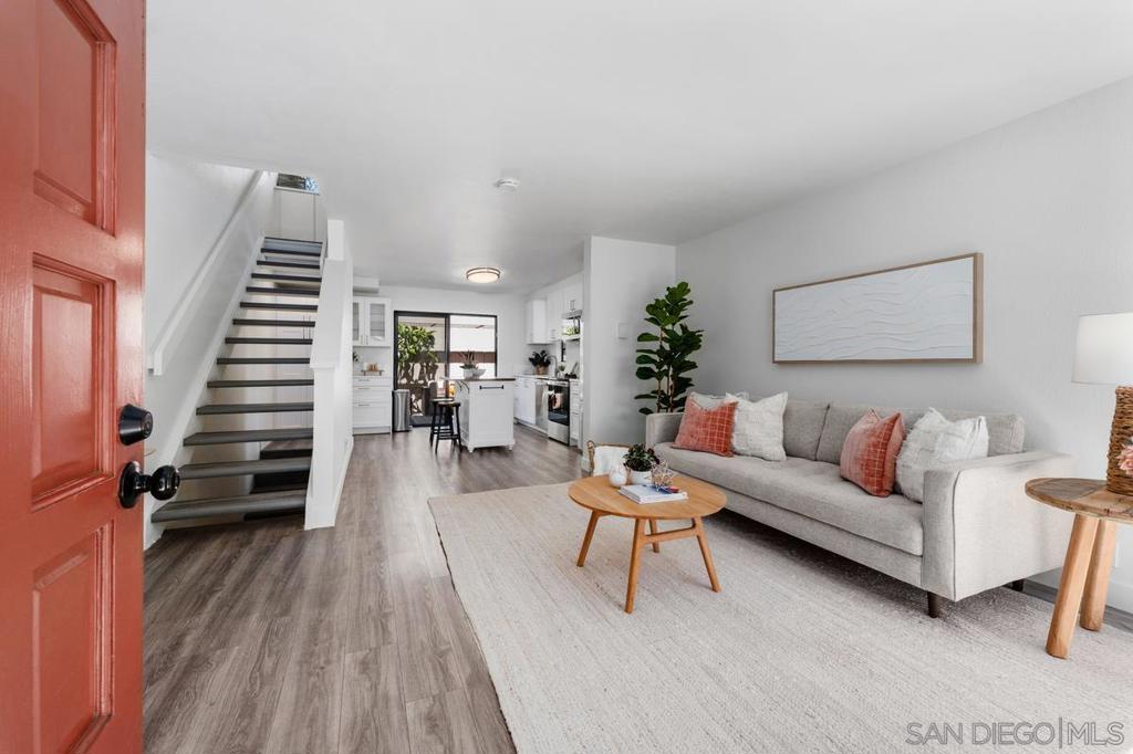 2726 Ariane Dr