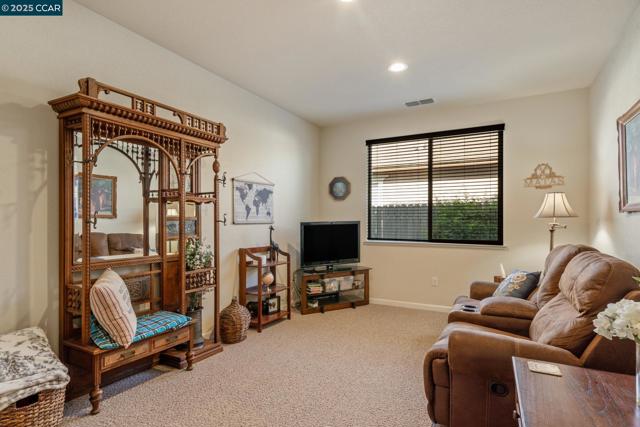 7100 Metcalf Way, Hughson CA: https://media.crmls.org/mediaz/b65dac73-1312-4180-9c16-e7da0237f0c1.jpg
