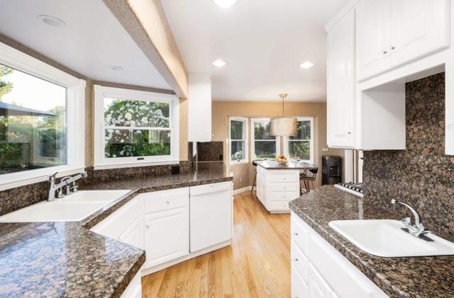 2720 Miranda Avenue, Alamo CA: https://media.crmls.org/mediaz/b65ddcc5-bfe6-4432-9c3c-182ba734097b.jpg