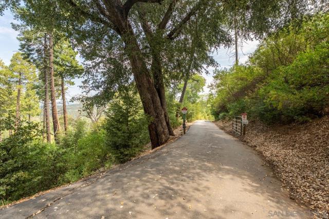 16690 Iron Springs Rd, Julian CA: https://media.crmls.org/mediaz/b65dde43-d5ea-4aa5-9cad-0352bb9b0b38.jpg