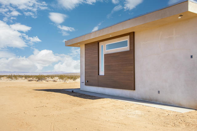 62751 Winters Road, Joshua Tree CA: https://media.crmls.org/mediaz/b65e5576-7d2b-4fa6-b1d1-5583084c974f.jpg