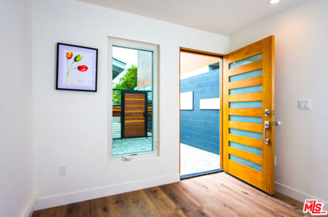 2341 Beach Avenue, Venice CA: https://media.crmls.org/mediaz/b65e9214-c02a-4368-a6d3-22de4918b3c1.jpg