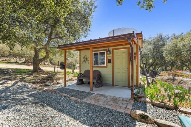 10499 Highway 79, Descanso CA: https://media.crmls.org/mediaz/b65f1a56-9845-4ffb-834a-2328421e2b45.jpg
