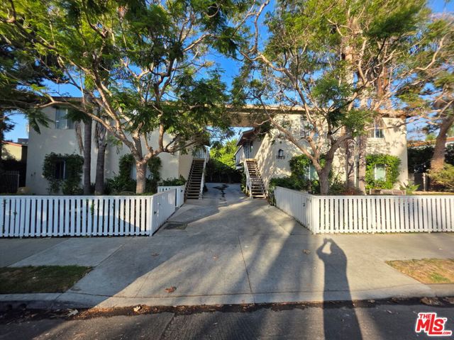 1029 Pleasantview Avenue, Venice CA: https://media.crmls.org/mediaz/b65fe187-81d8-42b1-aa98-1e49d48095d9.jpg