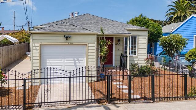 455 32nd St, Richmond CA: https://media.crmls.org/mediaz/b660b920-e830-4e6a-b1df-034d2467eb20.jpg