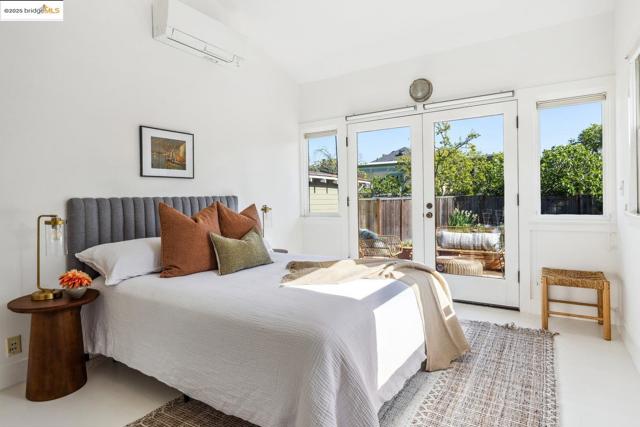 1334 Derby St, Berkeley CA: https://media.crmls.org/mediaz/b660f09c-7a88-489e-bbc2-73b04b9b8d25.jpg