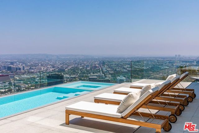 9150 Oriole Way, Los Angeles CA: https://media.crmls.org/mediaz/b6620bb7-b5d6-4f11-aff8-49d85ab42bd7.jpg