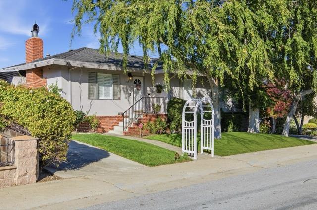 100 W 38th Avenue, San Mateo CA: https://media.crmls.org/mediaz/b6624813-340b-4675-a3d9-d533d68f0344.jpg