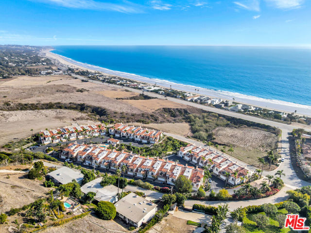 6438 Lunita Road, Malibu CA: https://media.crmls.org/mediaz/b662dd0c-4f53-4730-8095-1c3ea1a88fa7.jpg
