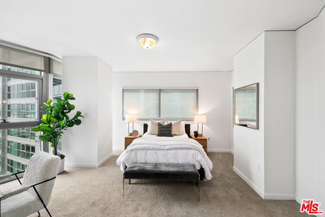 13650 Marina Pointe Drive, Marina del Rey CA: https://media.crmls.org/mediaz/b66310de-64b6-4b92-b825-695d680d2127.jpg