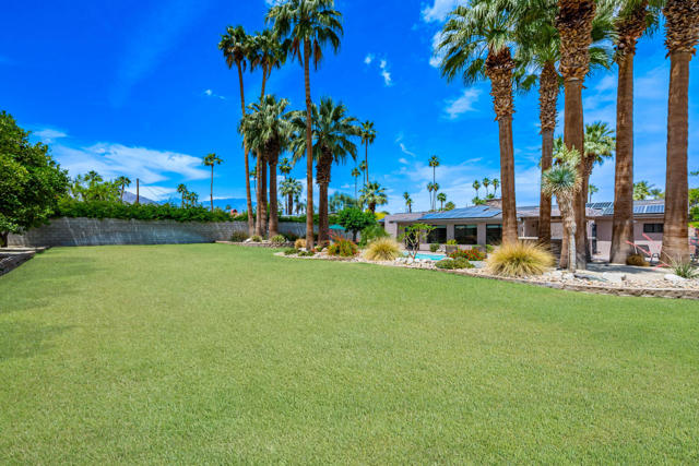 74619 Fairway Drive, Palm Desert CA: https://media.crmls.org/mediaz/b6631a01-44cb-495e-8f2b-3b86559e333b.jpg