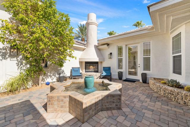 51464 Marbella Court, La Quinta CA: https://media.crmls.org/mediaz/b6631d77-f656-4a26-aed5-8822cd67fa4f.jpg