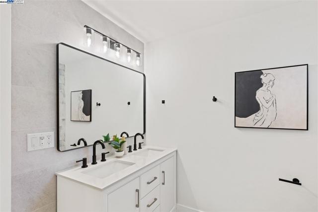 2656 Hilton St, Union City CA: https://media.crmls.org/mediaz/b66369cf-a9d8-40cb-9cc7-dc5d02353277.jpg