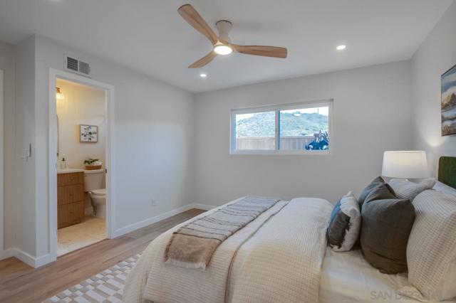 11384 Almazon St, San Diego CA: https://media.crmls.org/mediaz/b663b616-162d-4ef2-8a3f-6cf75c795bde.jpg