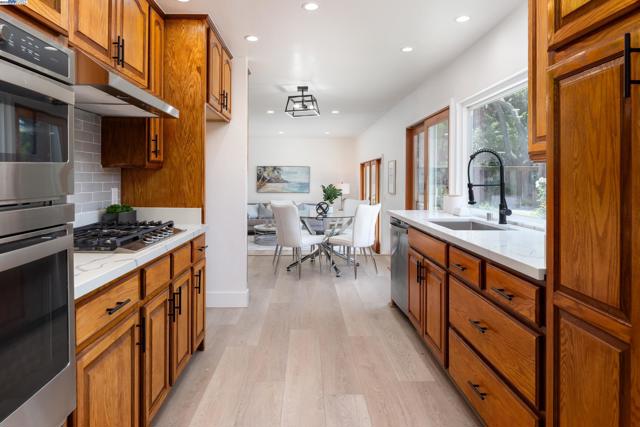 4406 Sugarland Ct, Concord CA: https://media.crmls.org/mediaz/b663d68c-1425-43a6-8801-726c046aaee9.jpg