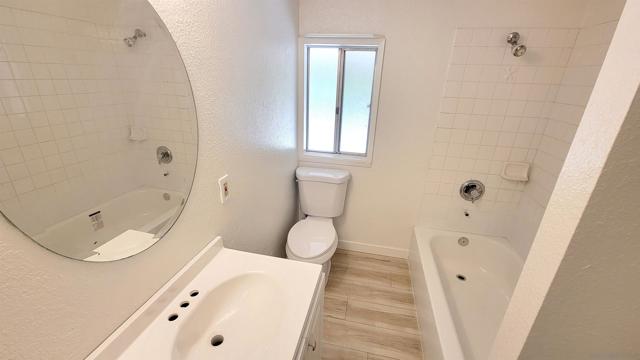 2402 Amick St, Oceanside CA: https://media.crmls.org/mediaz/b664daf4-7faf-4a82-889d-e5ba5b077318.jpg